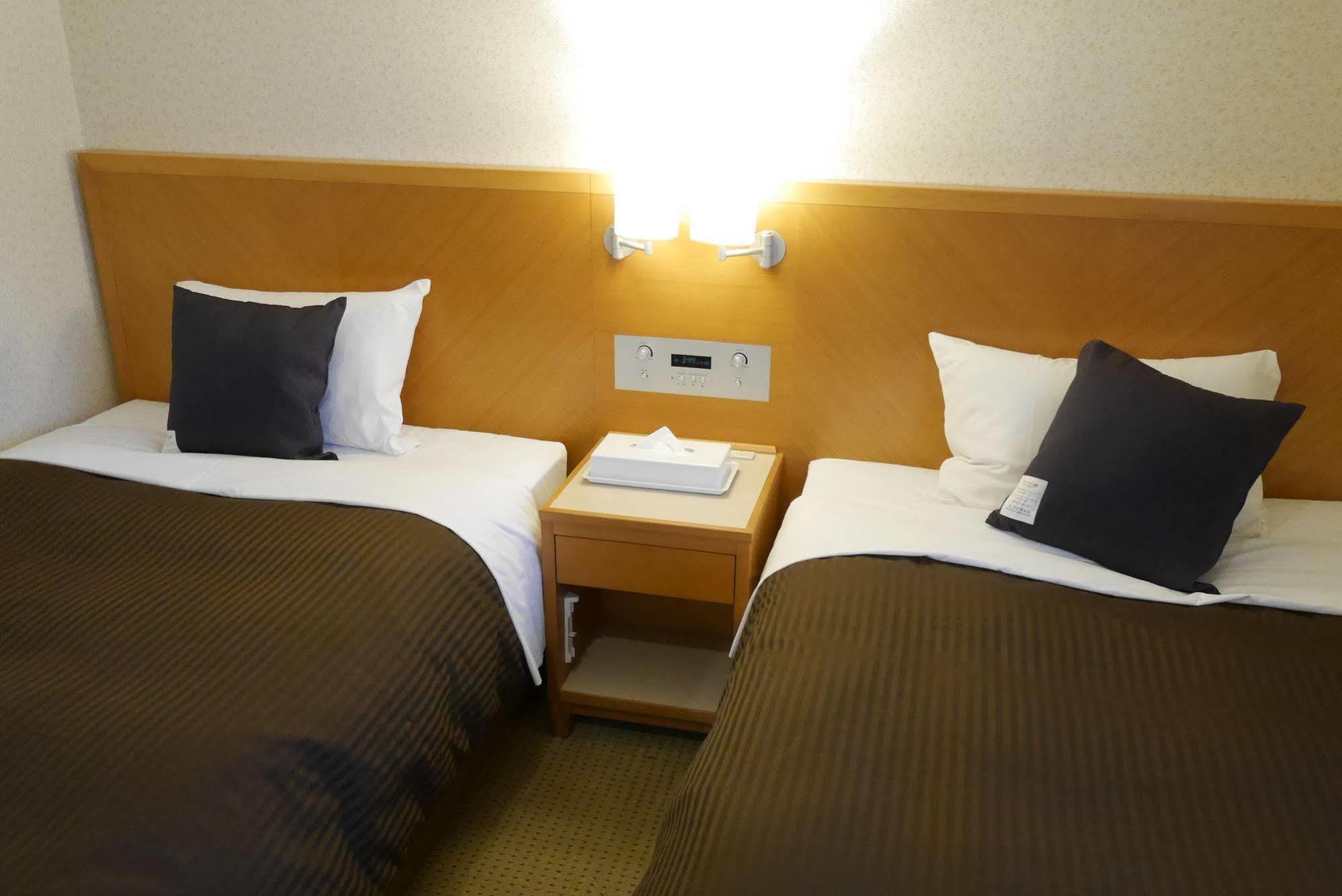 Hotel Livemax Budget Yokohama Kannai Exterior foto